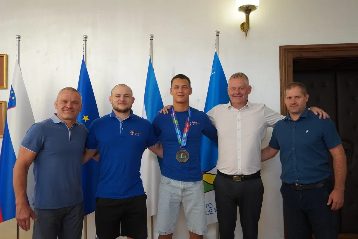 (VIDEO in FOTO) Župan Klugler sprejel Aleksa Krivca, ki je Slovenijo zapisal v zgodovino